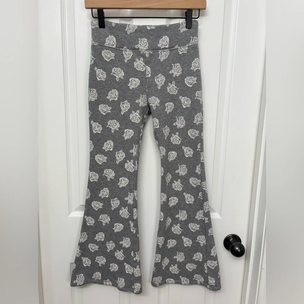 Gray Rose Print Fleece Lined Flare Leggings | SO | Girls L (10/12)